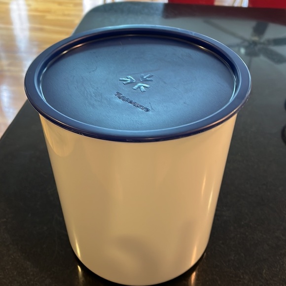 Tupperware Vintage One Touch - Set of 4 Nesting White Canisters Blue Seal - Picture 13 of 16